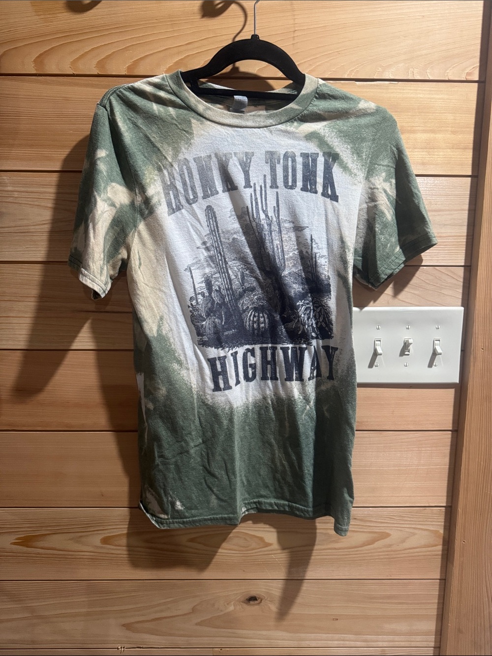 Gildan Green & Cream Tie-Dye Graphic Tee